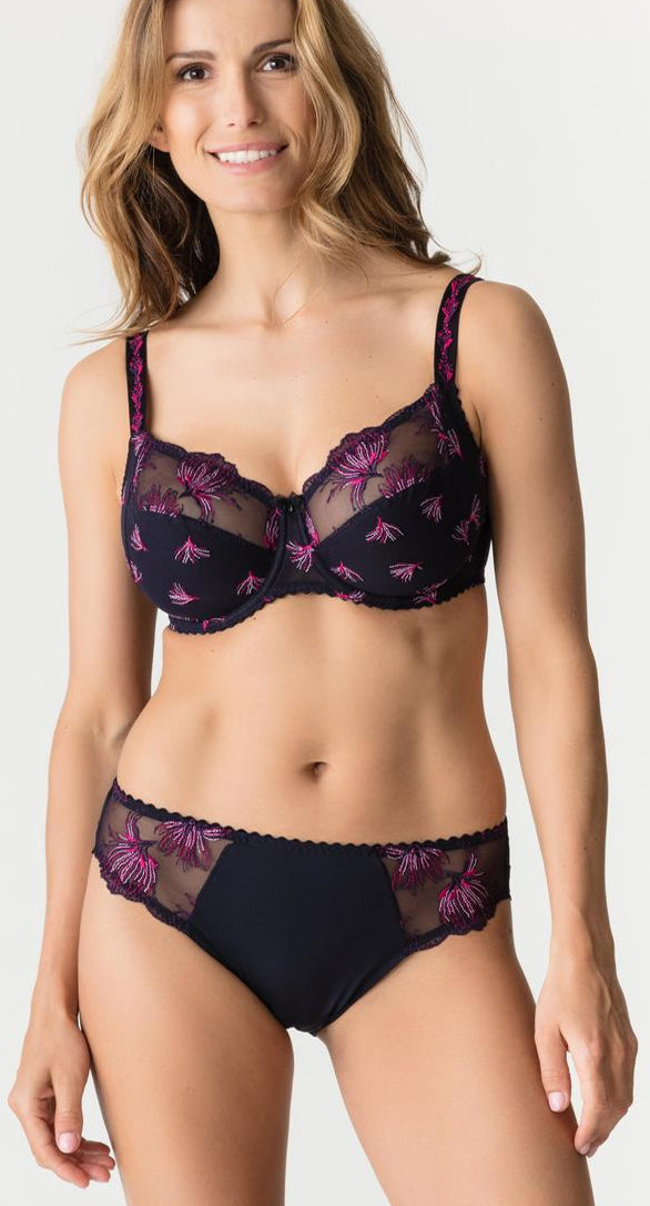 Prima Donna offers the finest lingerie fashions and today's design, Fireworks, is no exception. Check out Fireworks by Prima Donna in midnight blue.