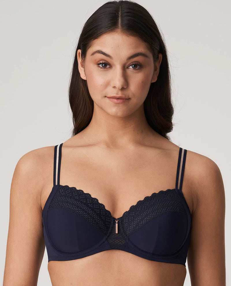 We now have the East End design in majestic blue, which is part of the Prima Donna Twist line. Check out its unusual colour and fine lattice-work.