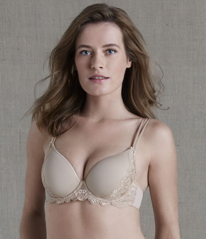 Simone Pérèle's new Amour bra and shorty are ones we love back. Check out the Amour by Simone Pérèle in nude -- a t-shirt bra with a difference.